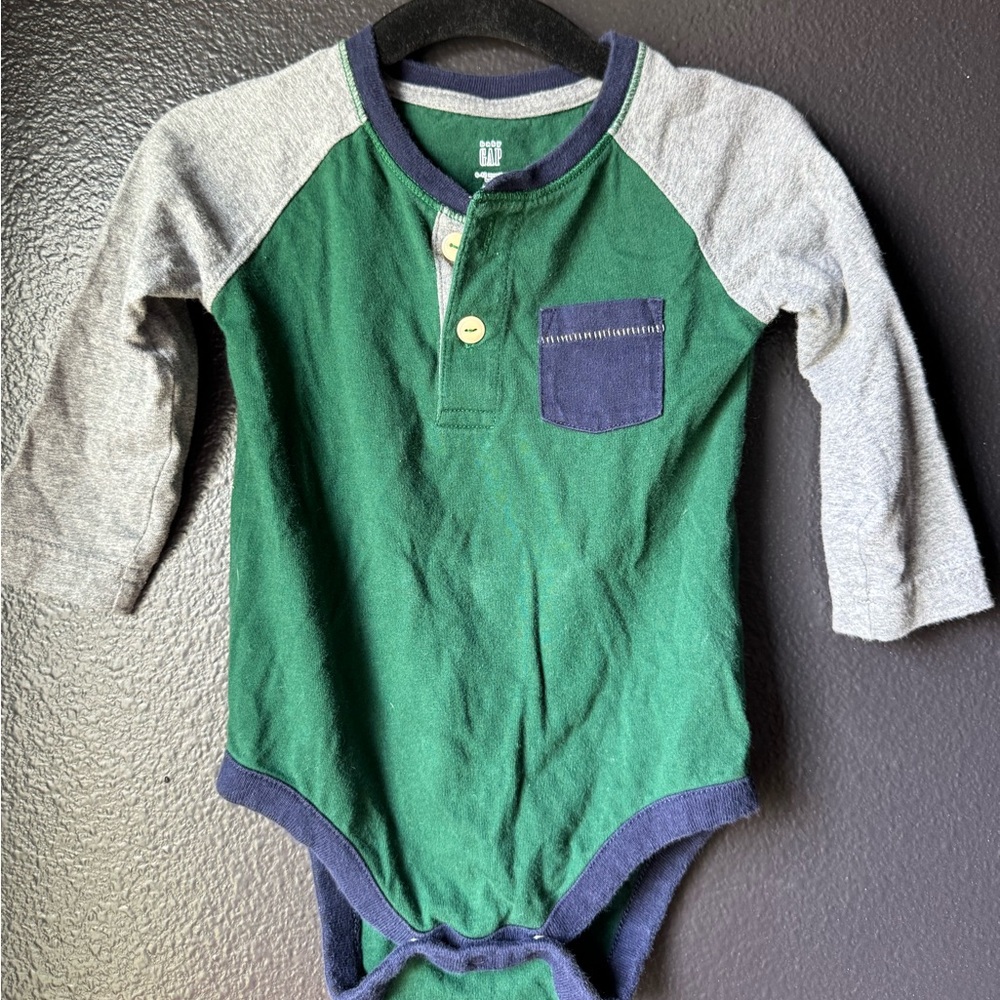 Baby GAP Green and Gray Raglan Long-Sleeve One-Piece Bodysuit with Navy Trim